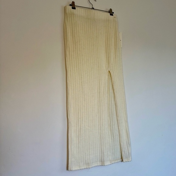 Out From Under BouncePlush Suki Ribbed Maxi Skirt and top - Picture 9 of 9